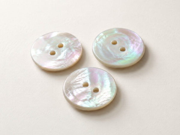Natural shell, horn-look, corozo, and wooden buttons in neutral tones.